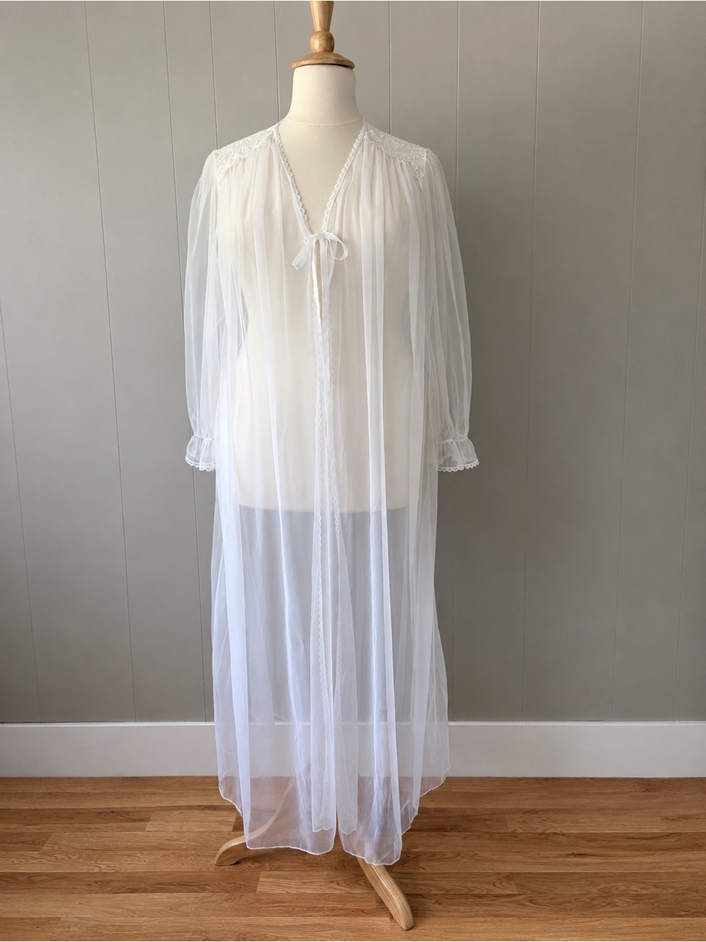 Vintage Barbizon White Sheer Lace Peignoir Robe USA Large Bridal